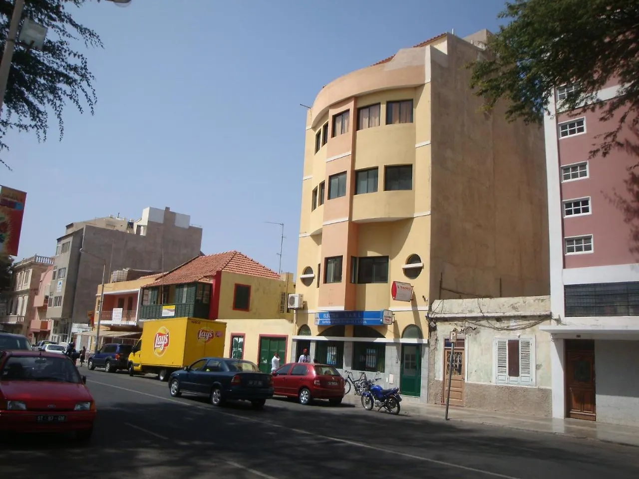 Avenida Dr Baltazar Lopes Da Silva 33A contacts